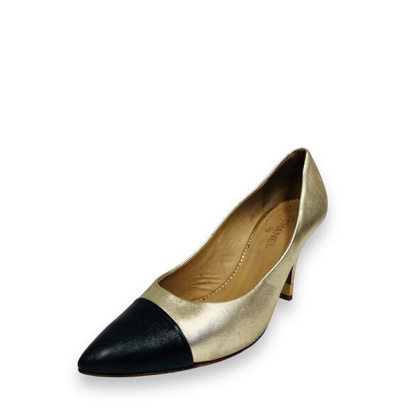 CHANEL Gold/Black Metallic Leather Cap Toe CC Logo Two Tone Pump Heels 37 US 7 - Picture 5 of 8